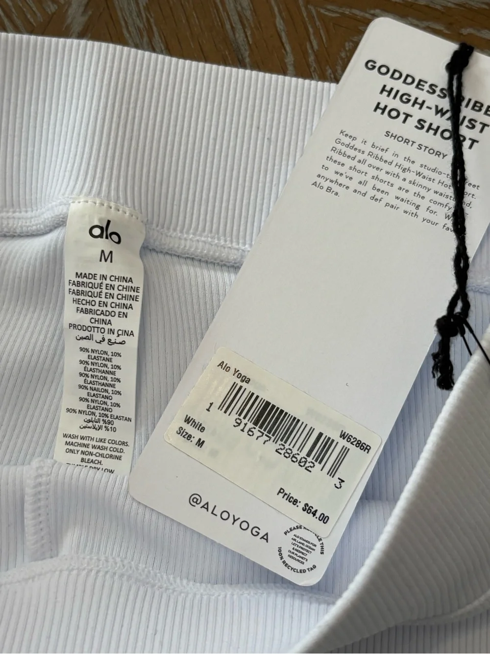 ALO YOGA GODDESS RIBBED HIGH - WAIST HOT SHORT WHITE Medium NWT A185